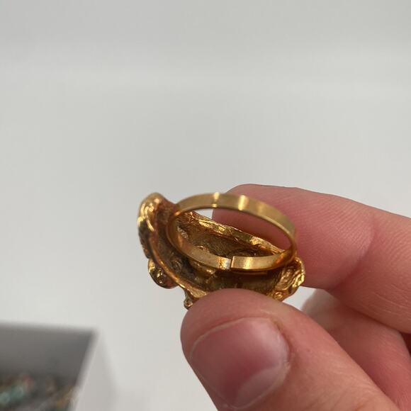 Gold Owl cocktail ring - Picture 4 of 4